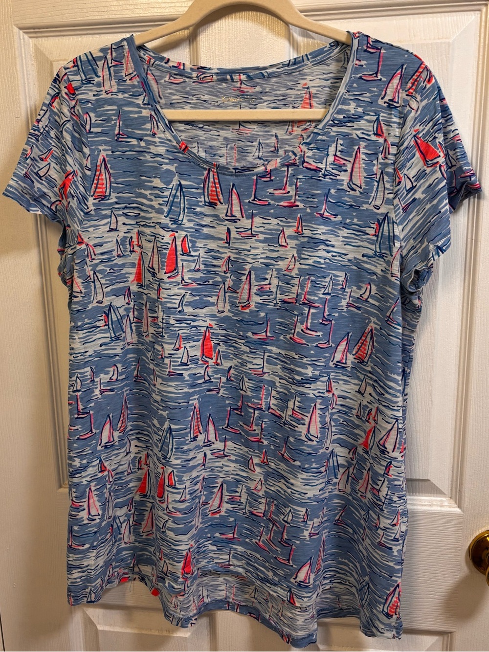 Lilly Pulitzer Etta Scoop Neck Tee – Blue Nautical Sailboat – Size XL